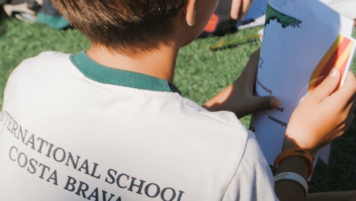 Benefits of a Bilingual and Multicultural Education in a Globalised World